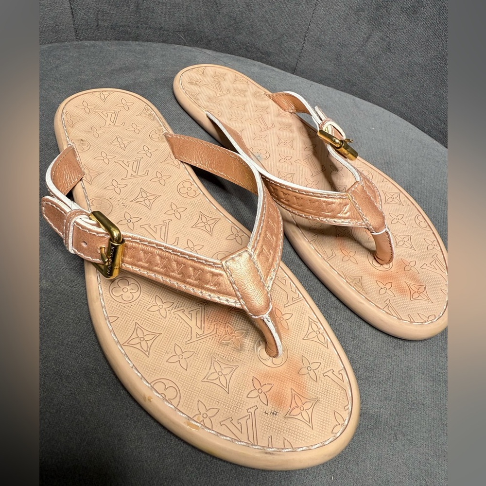 Louis Vuitton pink Monogram embossed Sandals size 36 (6)